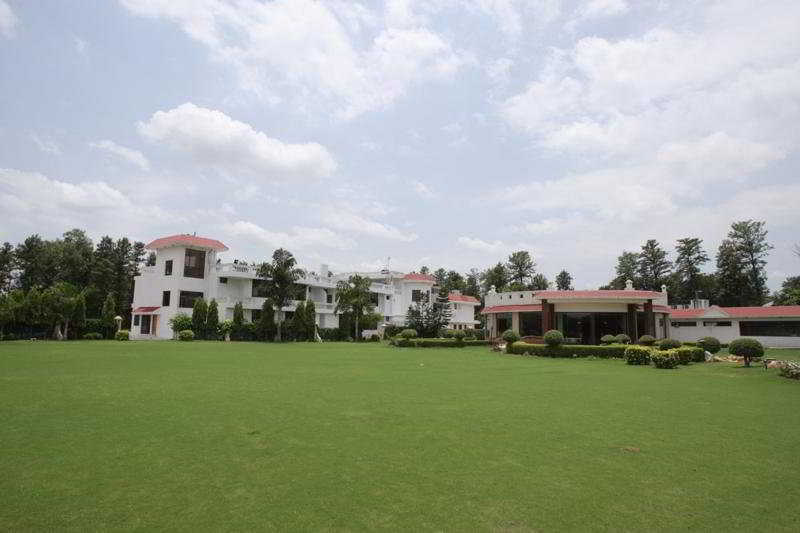 Hotel Clark Greens Neu-Delhi Exterior foto
